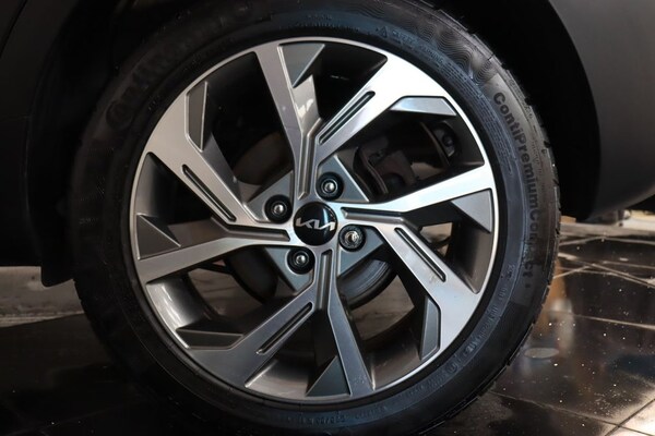 Used Kia Stonic 2022 for sale - 68792276: Photo 31