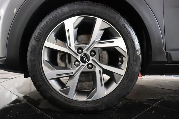 Used Kia Stonic 2022 for sale - 68792276: Photo 32