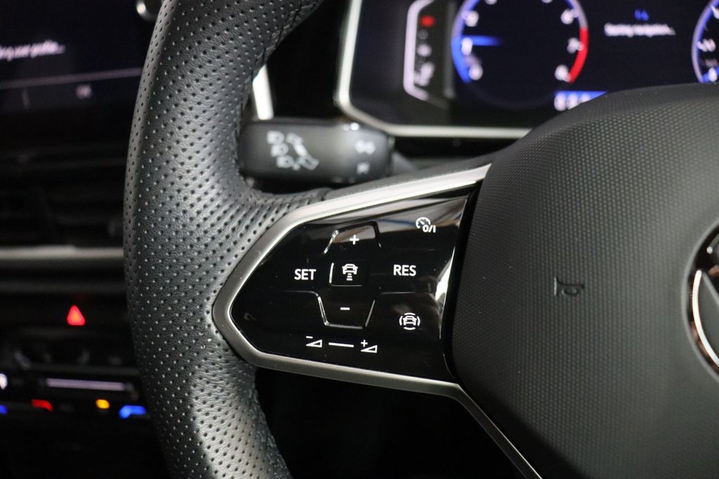 Used Volkswagen T-Roc 2023 for sale - 76430380: Photo 25