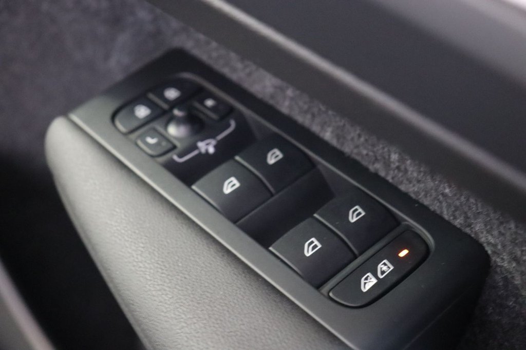 Used Volvo XC40 2025 for sale - 76361551: Photo 32