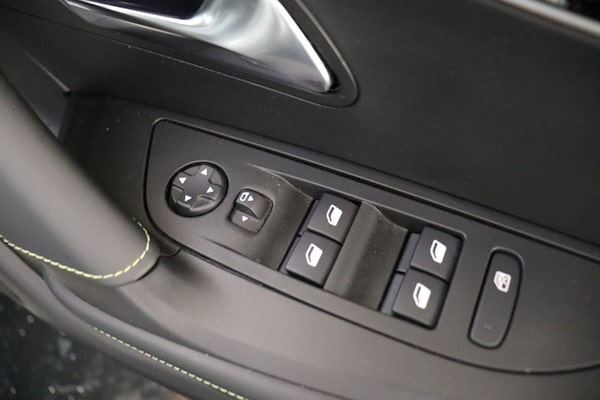 Used Peugeot E-2008 2022 for sale - 75630447: Photo 21