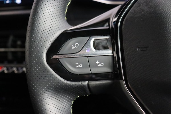 Used Peugeot E-2008 2022 for sale - 75630447: Photo 28