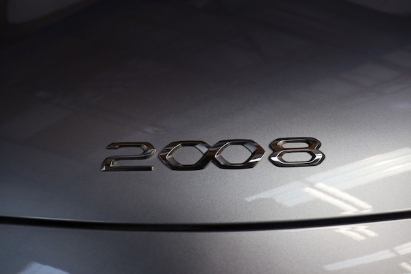 Used Peugeot E-2008 2022 for sale - 75630447: Photo 7