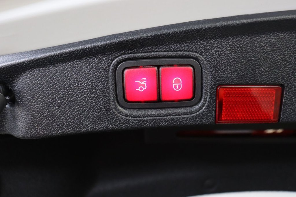 Used Mercedes-Benz C Class 2020 for sale - 76291982: Photo 14