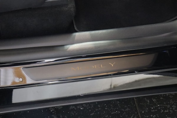 Used Tesla Model Y 2023 for sale - 76273928: Photo 32