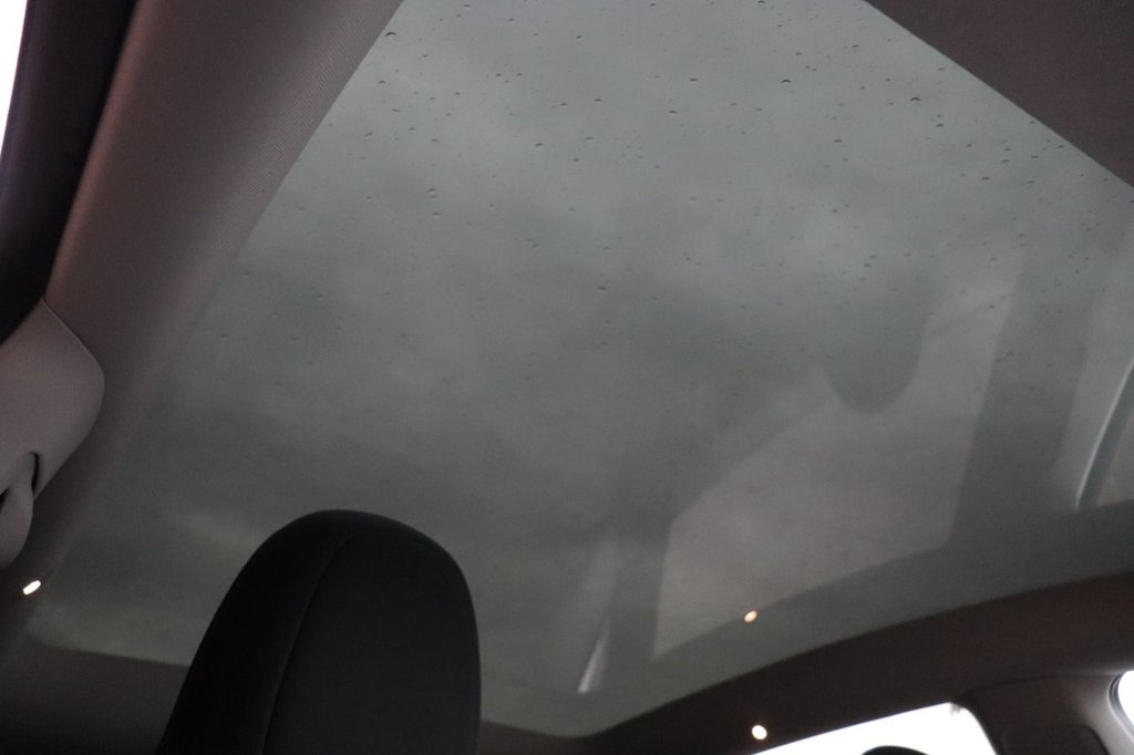 Used Tesla Model Y 2024 for sale - 76910064: Photo 2