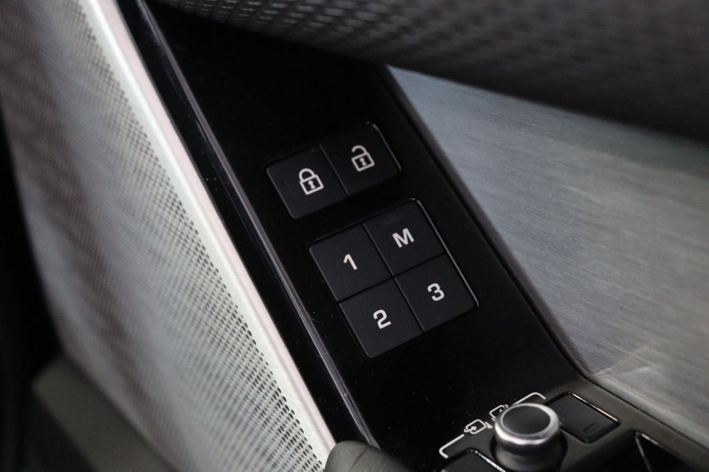 Used Land Rover Range Rover Velar 2021 for sale - 77821442: Photo 41