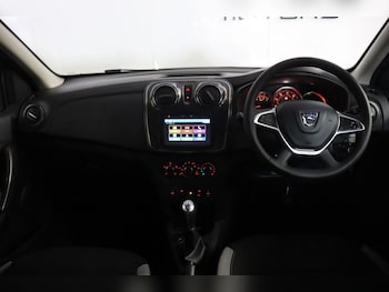 Used Dacia Sandero Stepway 2020 for sale - 76147679: Photo 2