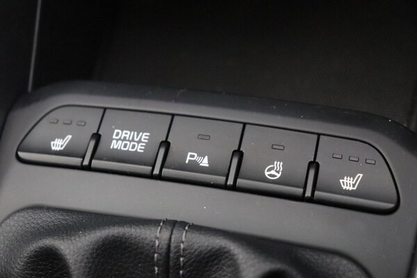 Used Kia Stonic 2023 for sale - 73726536: Photo 32