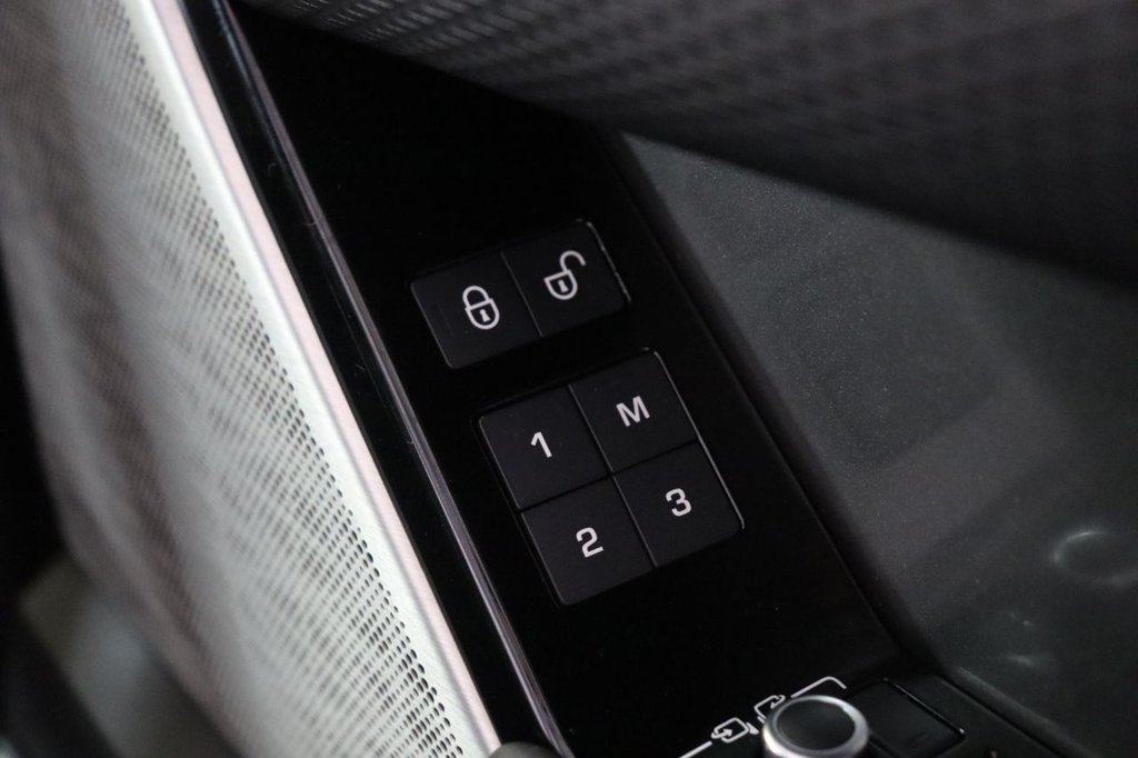 Used Land Rover Range Rover Velar 2019 for sale - 77226606: Photo 39