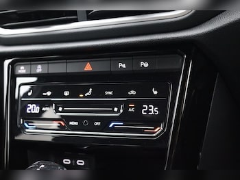 Used Volkswagen T-Roc 2024 for sale - 78444411: Photo