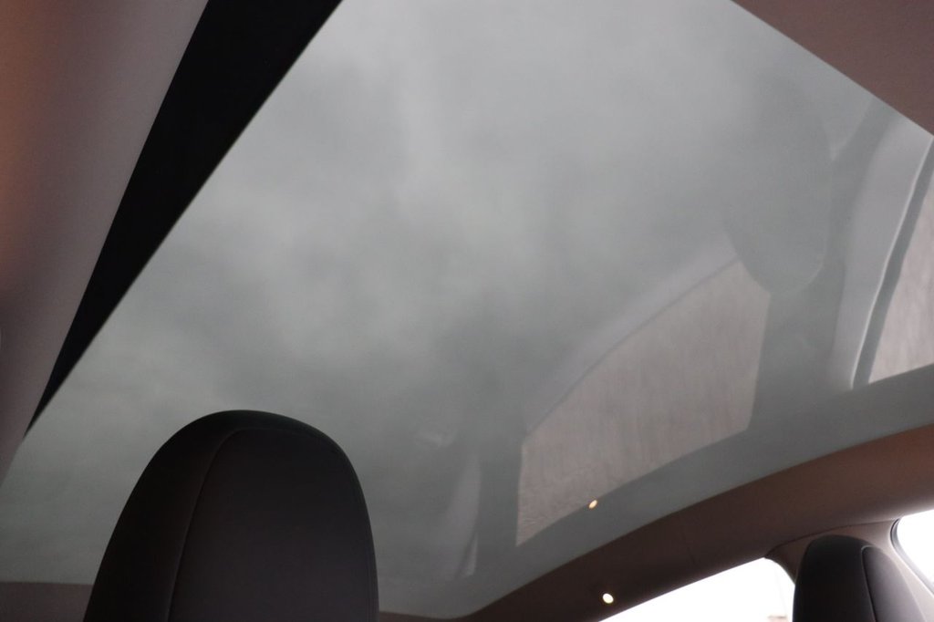 Used Tesla Model Y 2023 for sale - 77451676: Photo 2