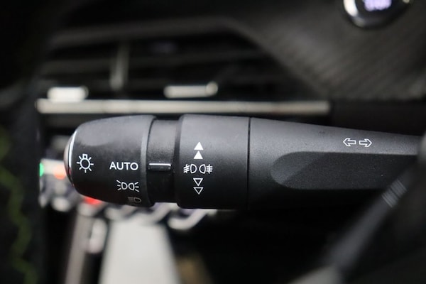 Used Peugeot E-2008 2021 for sale - 73003272: Photo 28