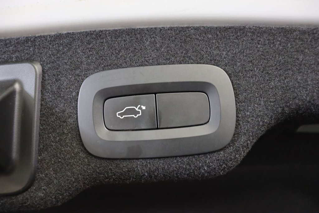 Used Volvo S90 2018 for sale - 78056624: Photo 8