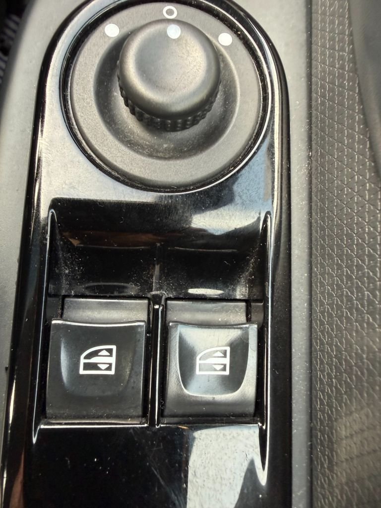 Used Renault Clio 2015 for sale - 77764983: Photo 16