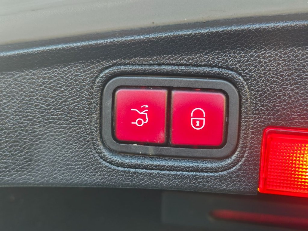 Used Mercedes-Benz C Class 2015 for sale - 76820535: Photo 8