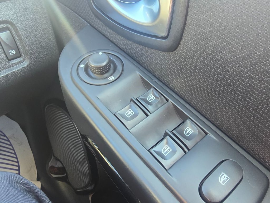 Used Renault Clio 2016 for sale - 75912355: Photo 15