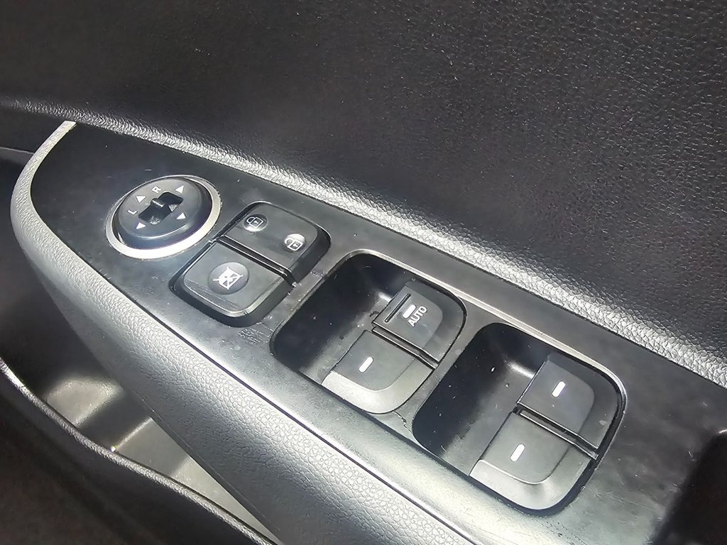 Used Hyundai i10 2017 for sale - 77890844: Photo 14