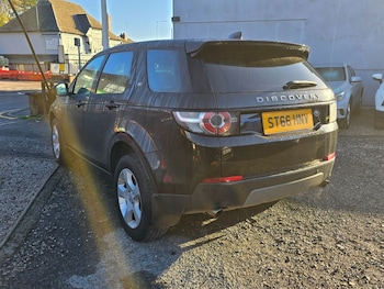 Used Land Rover Discovery Sport 2016 for sale - 76535487: Photo