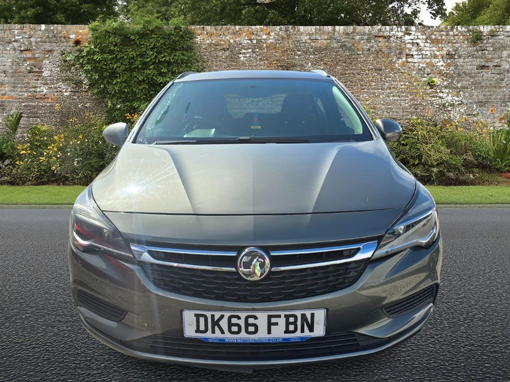 Used Vauxhall Astra 2022 for sale - 76724236: Photo 2