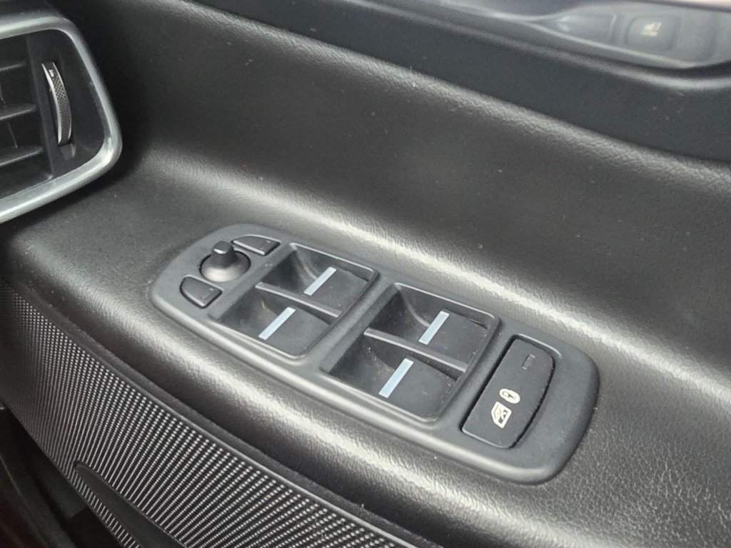 Used Jaguar XE 2016 for sale - 76416945: Photo 15