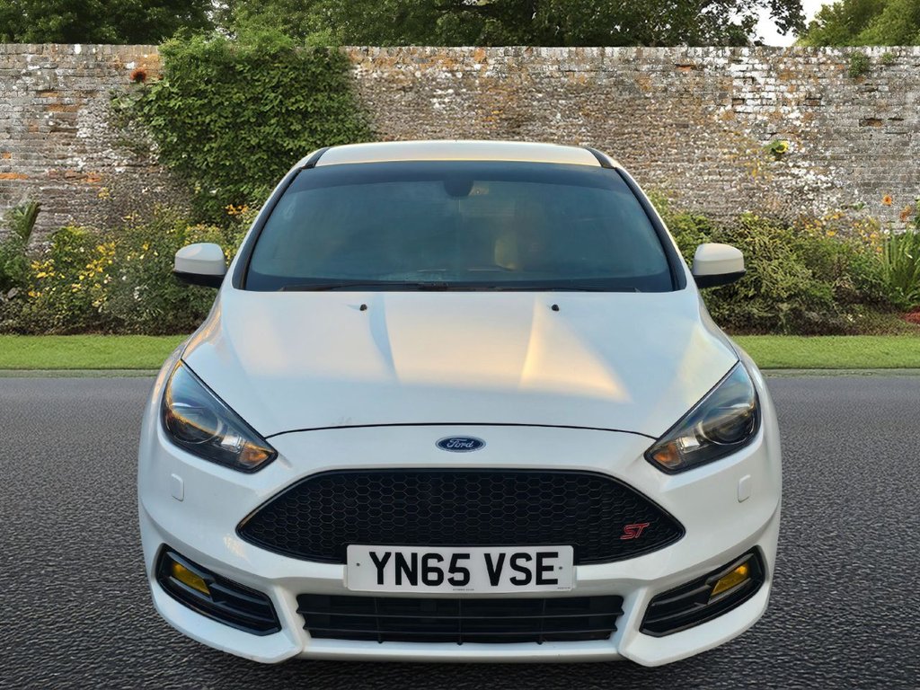 Used Ford Focus 2015 for sale - 76725069: Photo 2