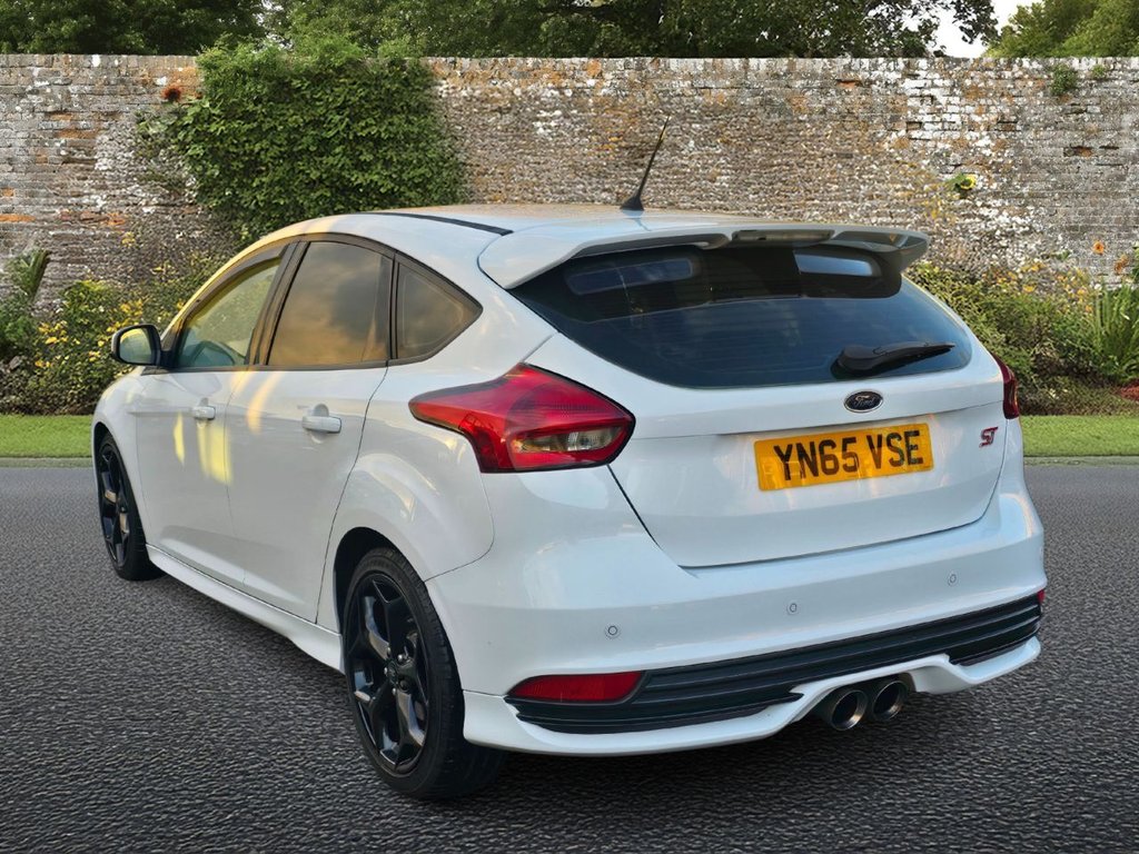 Used Ford Focus 2015 for sale - 76725069: Photo 4