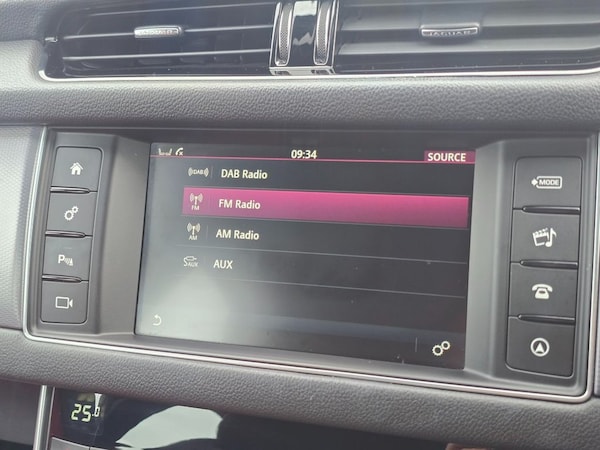 Used Jaguar XF 2017 for sale - 76068839: Photo 17