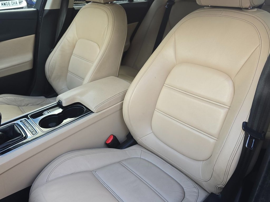 Used Jaguar XE 2016 for sale - 76356801: Photo 9