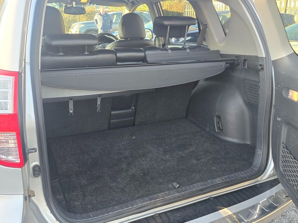 Used Toyota RAV4 2010 for sale - 76570561: Photo 7