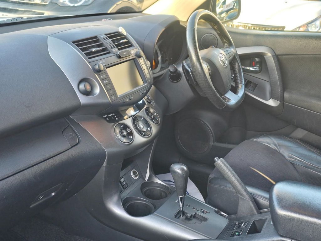 Used Toyota RAV4 2010 for sale - 76570561: Photo 9