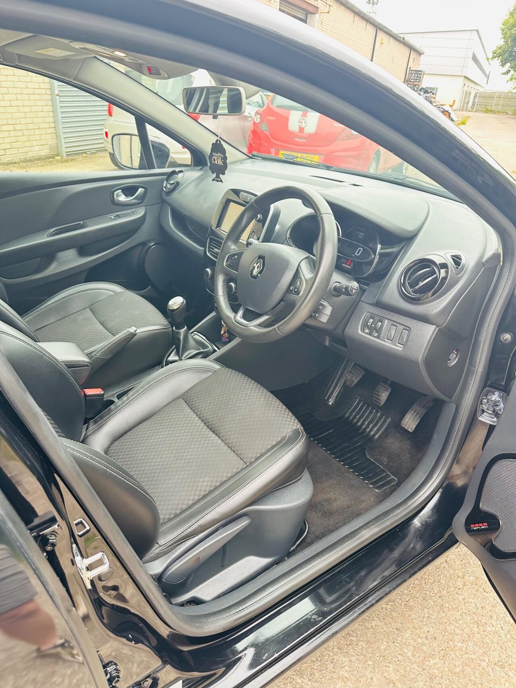 Used Renault Clio 2017 for sale - 76406235: Photo 10