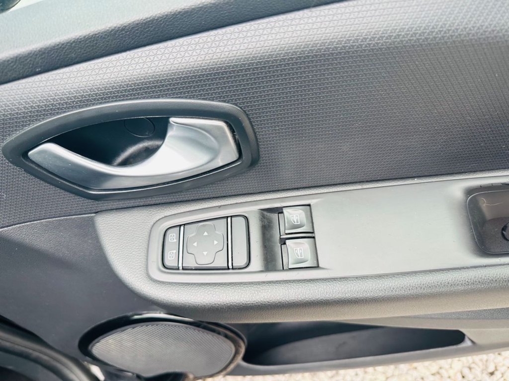 Used Renault Clio 2017 for sale - 76406235: Photo 16