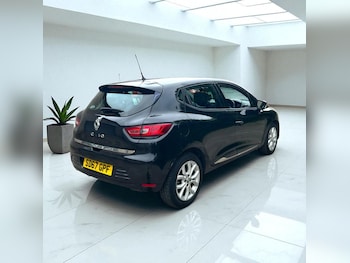 Used Renault Clio 2017 for sale - 76406235: Photo