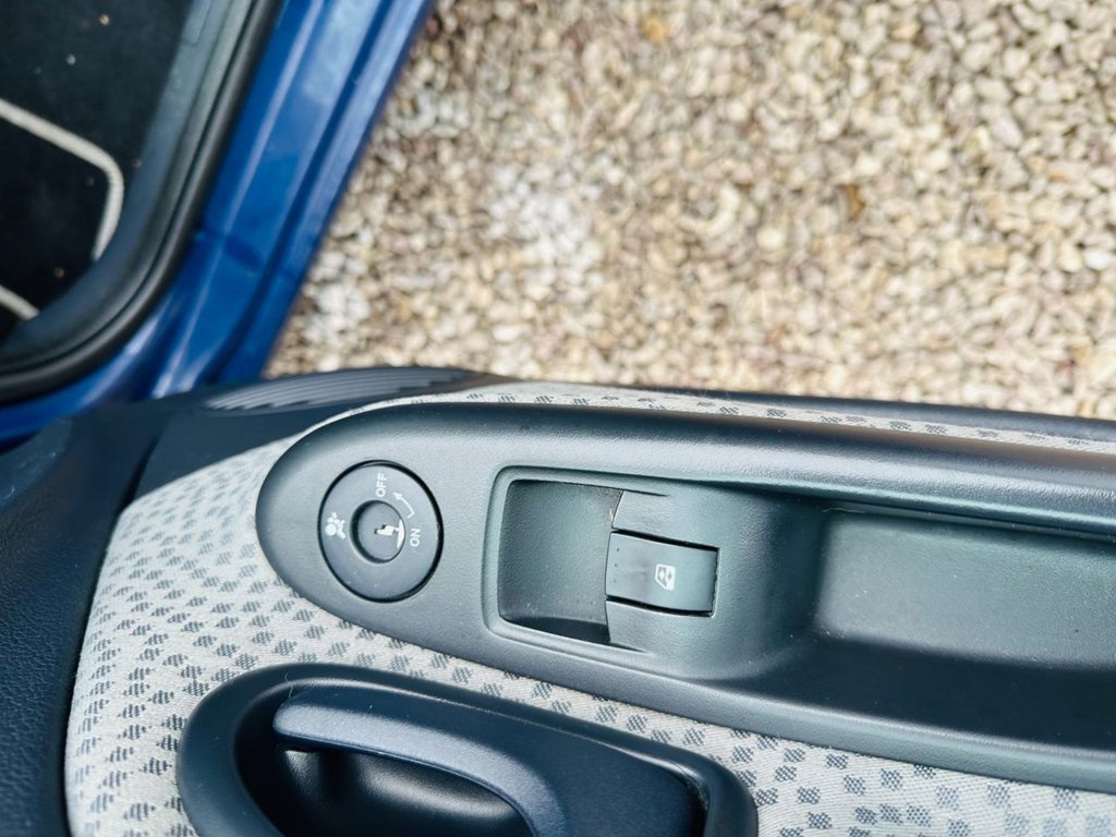 Used Renault Clio 2005 for sale - 76731190: Photo 10