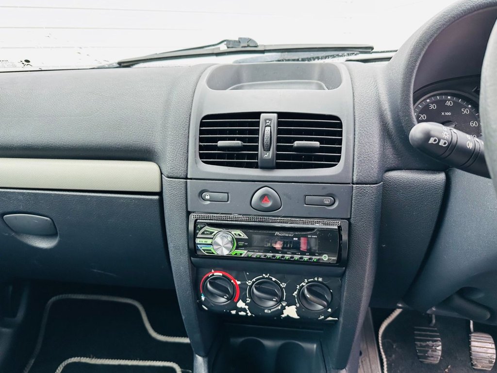 Used Renault Clio 2005 for sale - 76731190: Photo 15