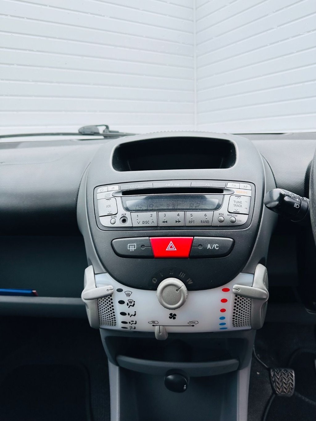 Used Toyota AYGO 2012 for sale - 76406410: Photo 8