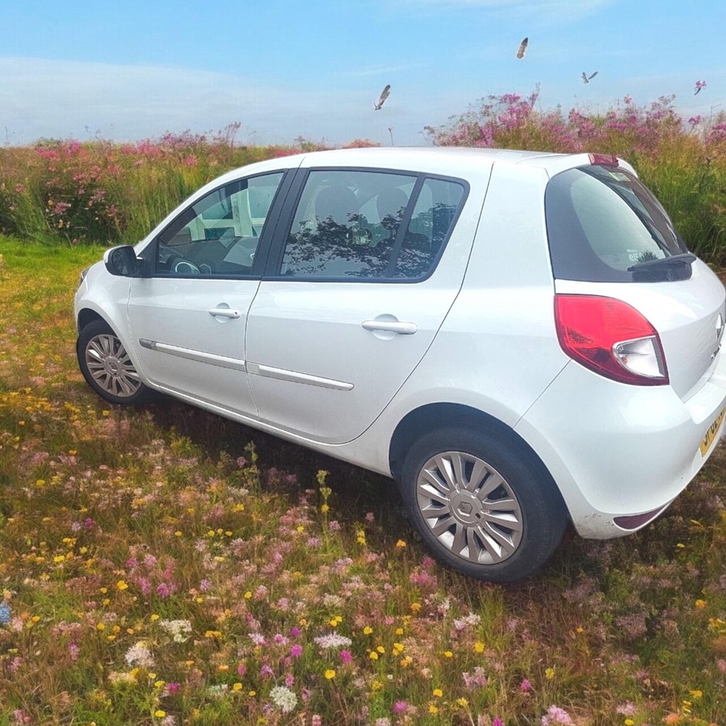 Used Renault Clio 2012 for sale - 76406236: Photo 2
