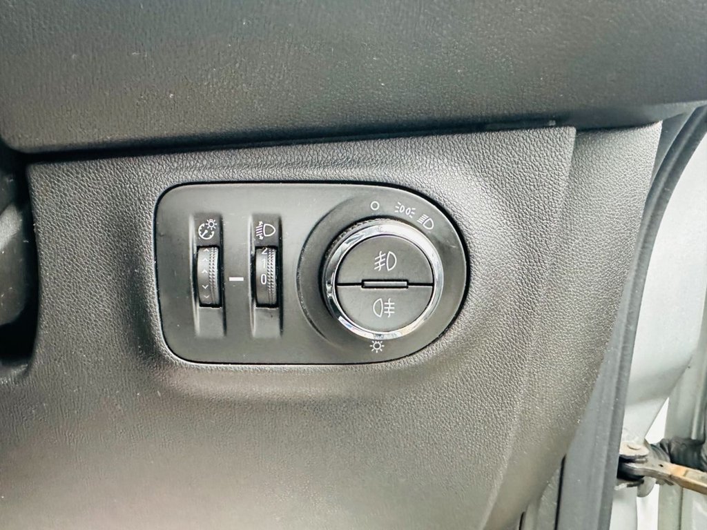 Used Vauxhall Corsa 2015 for sale - 77275902: Photo 29