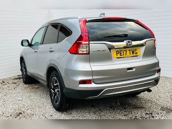 Used Honda CR-V 2017 for sale - 76914790: Photo