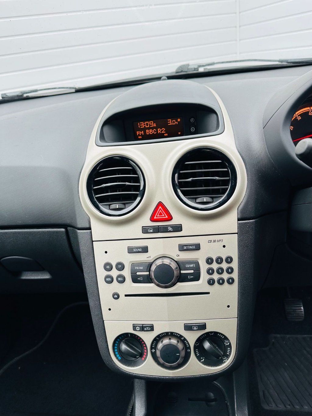 Used Vauxhall Corsa 2007 for sale - 77145675: Photo 9