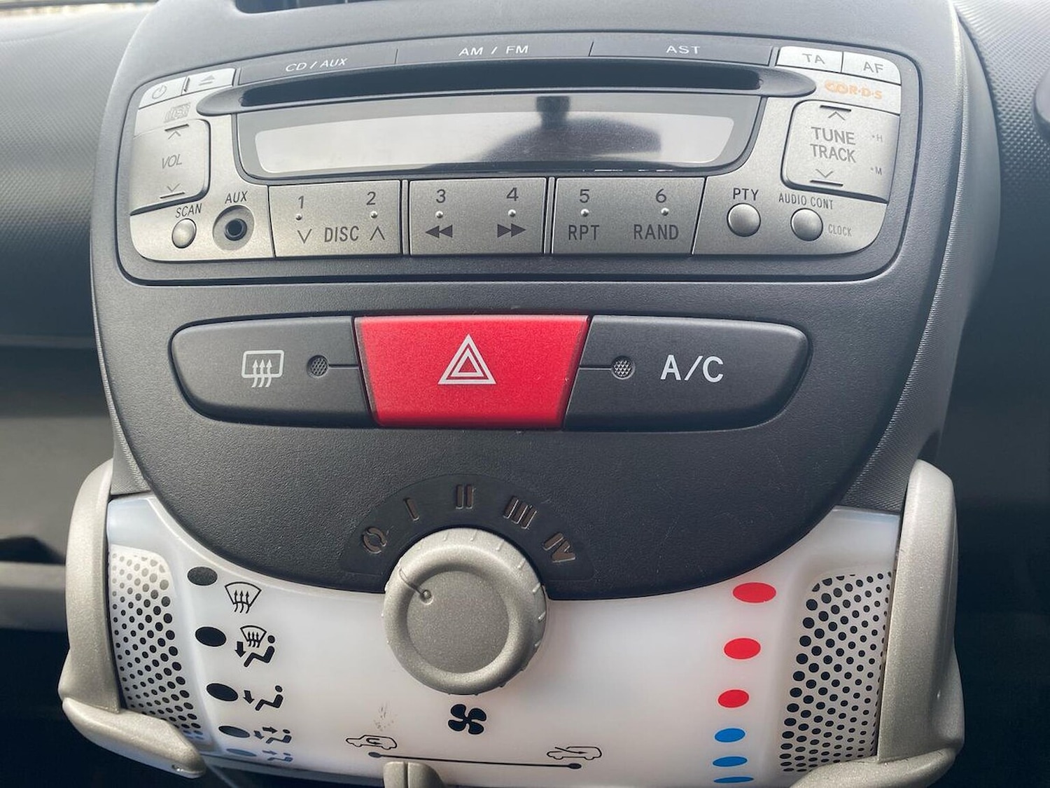 Used Toyota AYGO 2011 for sale - 78193189: Photo 23