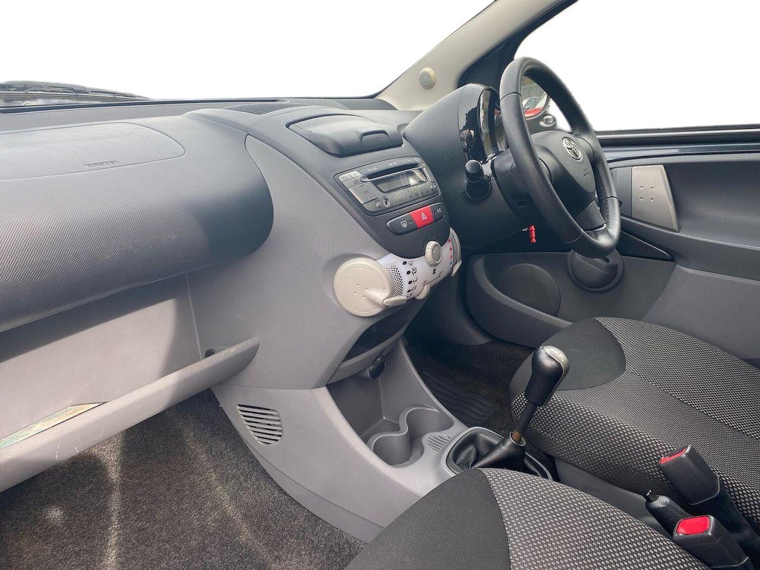 Used Toyota AYGO 2011 for sale - 78193189: Photo 8