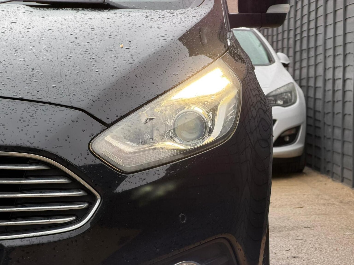 Used Ford S-Max 2017 for sale - 76536866: Photo 4