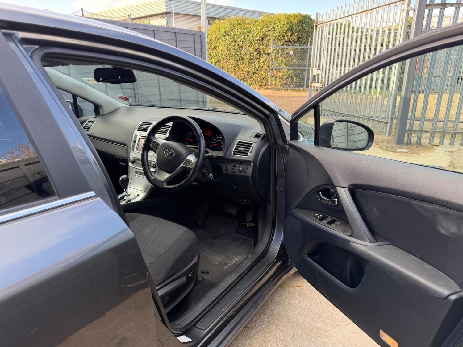 Used Toyota Avensis 2012 for sale - 76769764: Photo 11