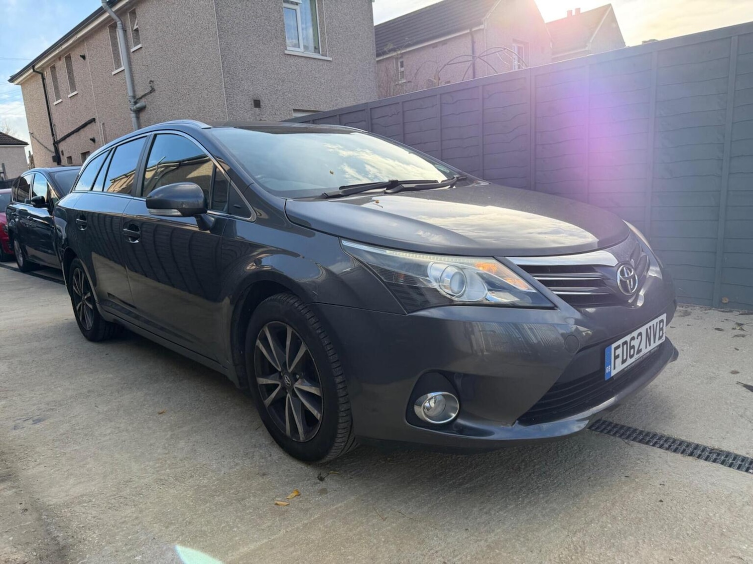 Used Toyota Avensis 2012 for sale - 76769764: Photo 2