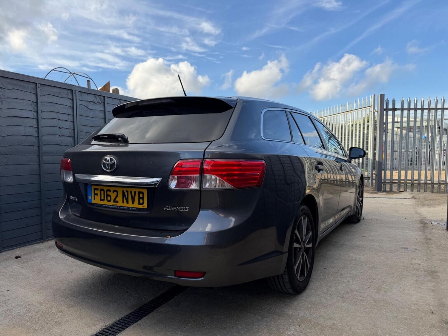 Used Toyota Avensis 2012 for sale - 76769764: Photo 5