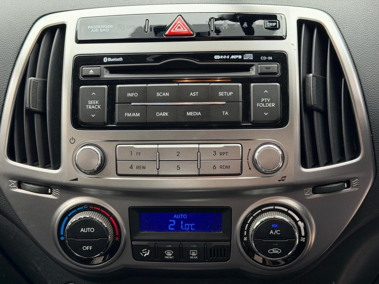 Used Hyundai i20 2014 for sale - 76536735: Photo 32