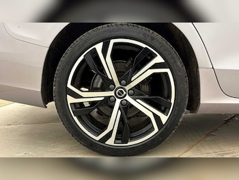 Used Volvo V60 2025 for sale - 79418556: Photo