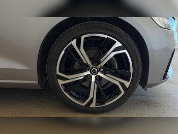 Used Volvo V60 2025 for sale - 79582495: Photo